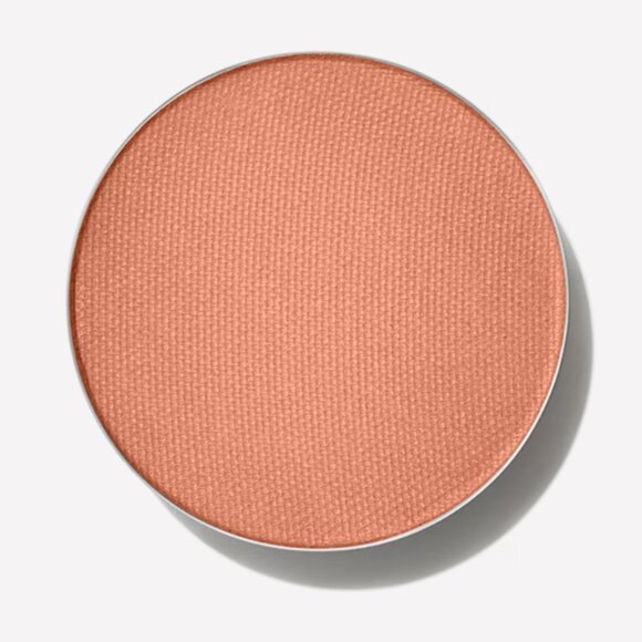 MAC Powder Kiss Soft Matte Eye Shadow - What A Clout! - Picture 2 of 5